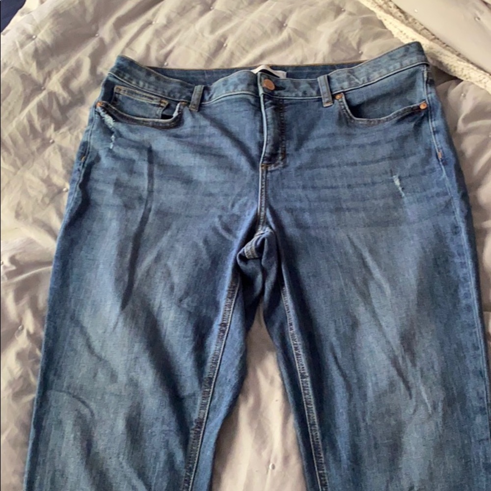 Distressed skinny crop